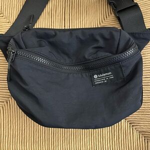 Lululemon crossbody/fannypack